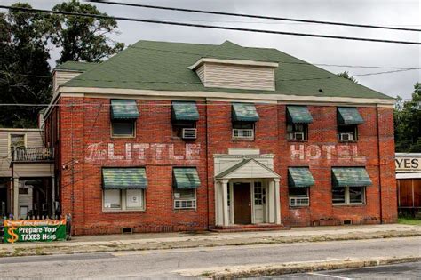 LITTLE HOTEL - Updated September 2024 - 1012 S Garnett St, Henderson, North Carolina - Hotels ...