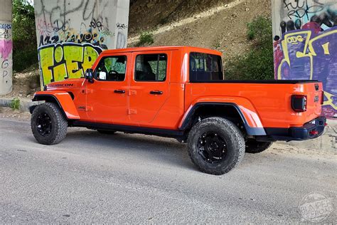 Jeep Gladiator Rubicon V6 3,6l Pentastar Spitfire Orange - BumperOffroad