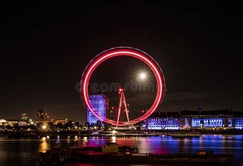 London Eye at night editorial stock image. Image of tourist - 103247569