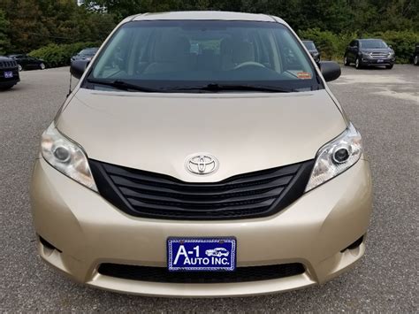 2014 TOYOTA SIENNA LE