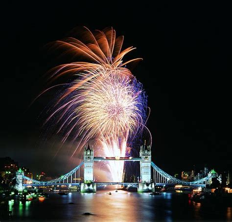 Fantastic Fireworks at Tower Bridge | Fireworks photo, Fireworks, Tower bridge