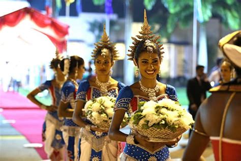 Sri Lanka: History and Traditional Clothing | Textile Magazine, Textile News, Apparel News ...