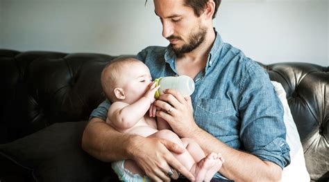 Bottle-Feeding 101: How to Bottle-Feed a Baby