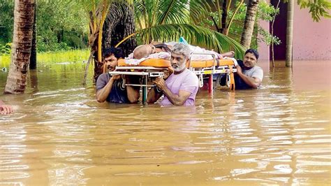 Downpour floods Kerala, red alert in 2 districts