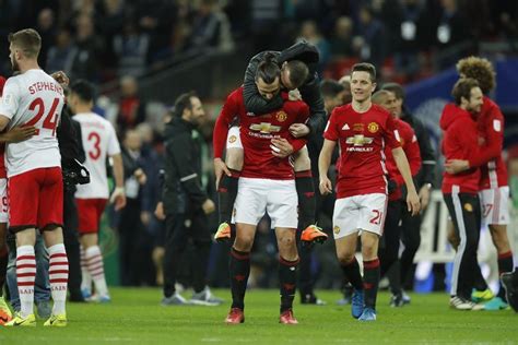 Sports: EPL Final: Manchester United vs Southampton Highlights 3-2 ...