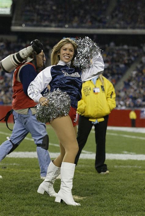 New England Patriots Cheerleaders - NE03-017