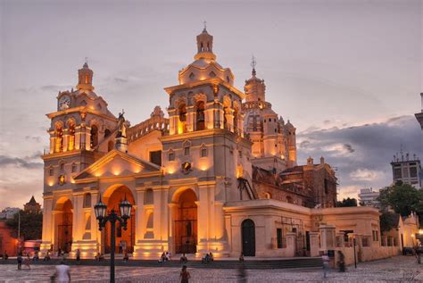 La Catedral de Córdoba, pero en Argentina Turismo Religioso en el Mundo