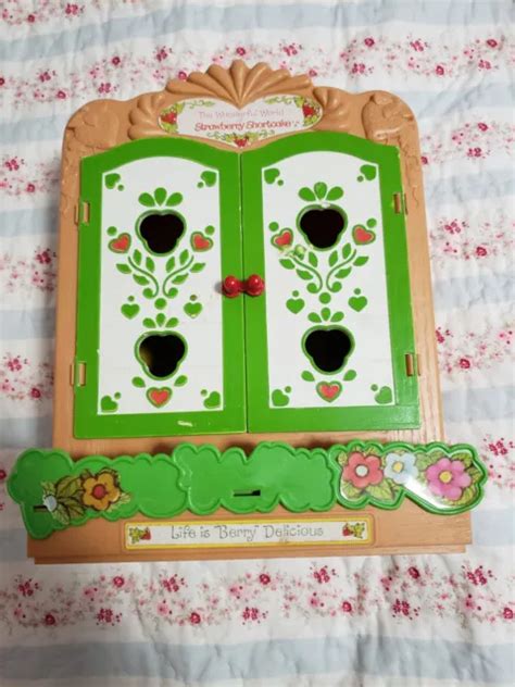 VTG 80S STRAWBERRY Shortcake Berry Patch Miniature Doll Display Case Kenner $34.31 - PicClick