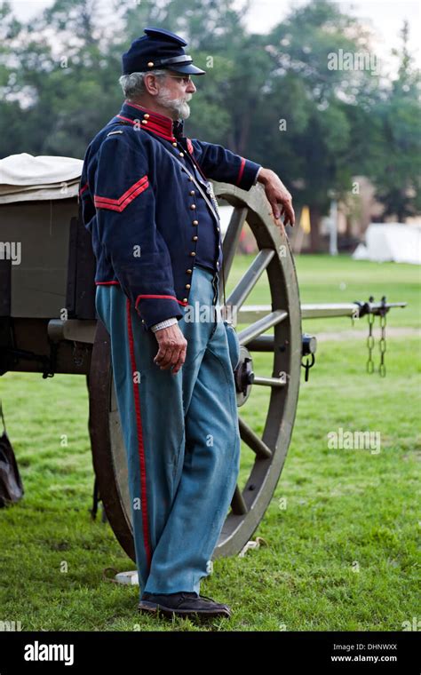 Civil War Era Union soldier reenactor and cannon, Fort Stanton Live ...