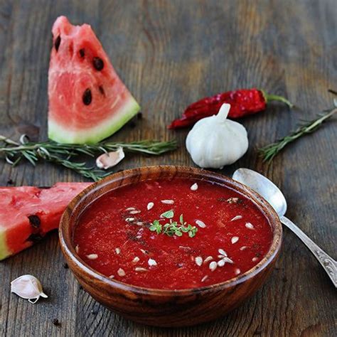 Zomerse gazpacho van watermeloen van Jon Sistermans | Recept - Gazpacho, Watermeloen en Gazpacho ...