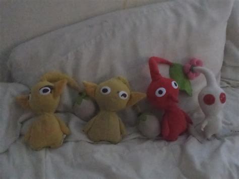 All the pikmin Plushie I have by lilyvapor on DeviantArt