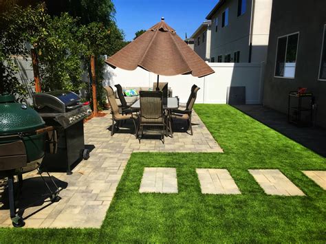 Backyard landscape design & renovation with artificial grass - Gallery