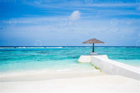 Beautiful Blue ocean at Maldives 13856048 Stock Photo at Vecteezy