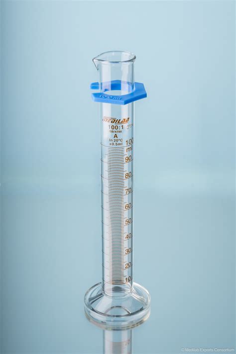 Volumetric Cylinder with Spout and Round Base - Medilab