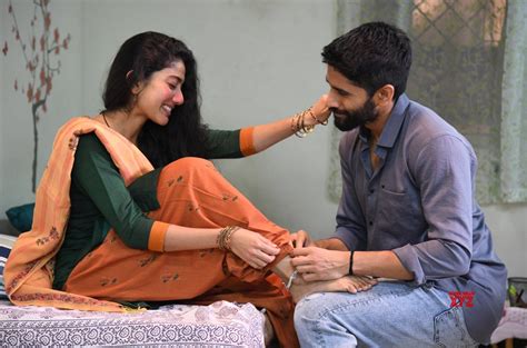 Naga Chaitanya And Sai Pallavi Stills From Love Story Movie Ay Pilla Song - Social News XYZ