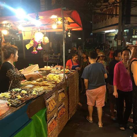 best street food in bangkok, bangkok street food guide Sukhumvit Soi 38 ...