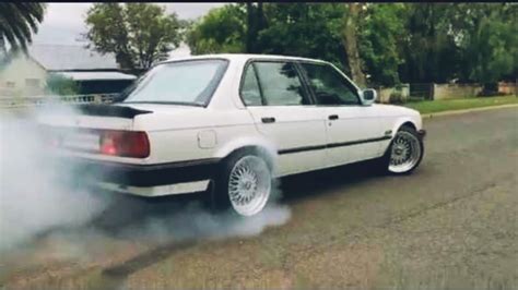 BMW 325i Spinning - YouTube