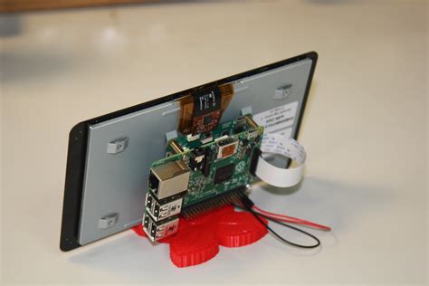 Raspberry Pi now has an official touchscreen display