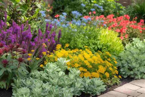 10 Flower Bed Ideas for Shade to Bring Your Garden to Life! - Foliage ...