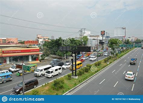 Quezon Avenue in Quezon City, Philippines Editorial Photography - Image of traffic, asphalt ...