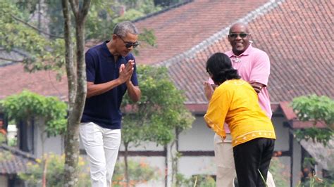 Barack Obama meets Joko Widodo in visit to childhood home of Indonesia - ABC News