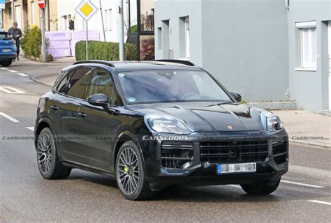 2023 Porsche Cayenne Facelift Opens Up Its Cockpit, Hides New 911-Like Gearshift Lever | Carscoops