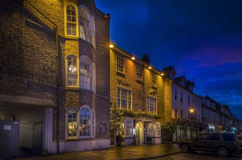 Book The Golden Fleece Hotel, Thirsk, North Yorkshire in Thirsk ...