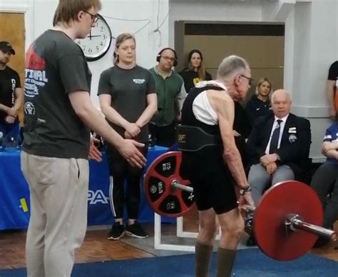 Derbyshire weightlifter, 86, lands national and world records - BBC News