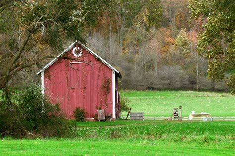 Old Fashioned Barn Free Stock Photo - Public Domain Pictures