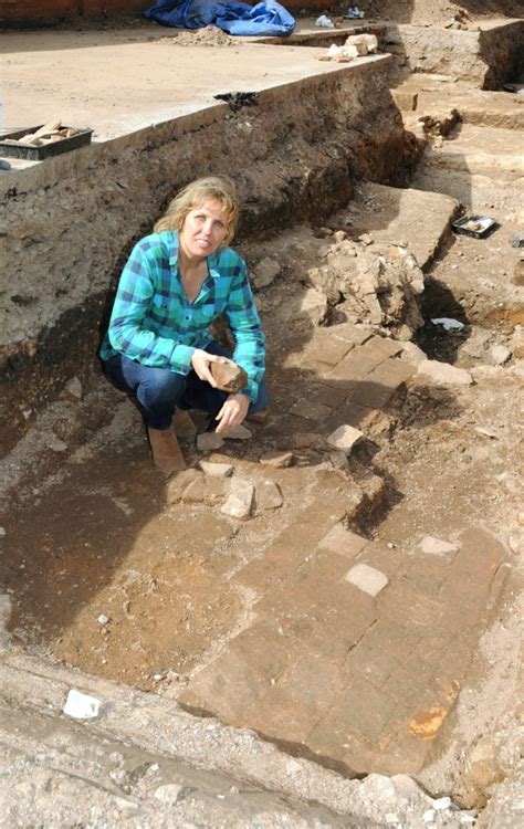 Hunt for lost king's gravesite uncovers 17th-century garden