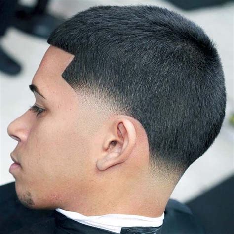 Modern Low Skin Taper Haircut for Men | Cortes de cabello corto, Cortes de pelo hombre, Cortes ...