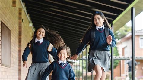 France's School Uniform Debate: Equality vs Expression