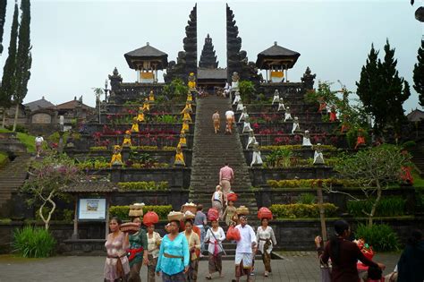 Pura Besakih Pura Terbesar Umat Hindu Di Bali - Pesona Nusantara