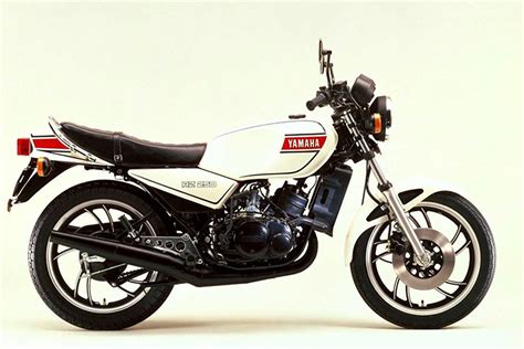 東京卍リベンジャーズに登場するYAMAHA RZ350ってどんなバイク？ ナナハンキラーの由来は？ | Bike Life Lab｜バイク王