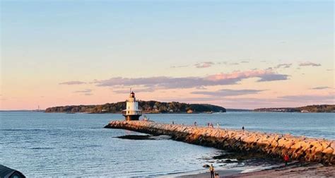 A Complete Guide to Spring Point Ledge Lighthouse (+ Photos)