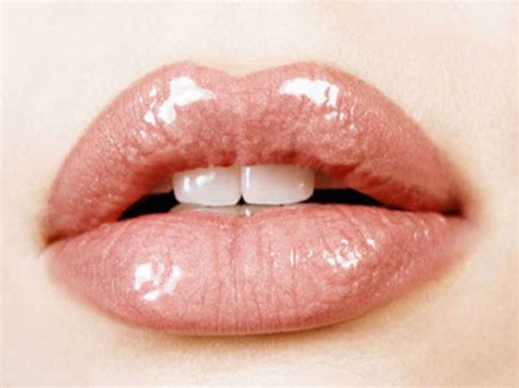 Get kissable lips at home - Times of India