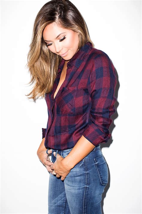 Wear a Plaid Shirt 2 Ways | La La Mer by Marianna Hewitt