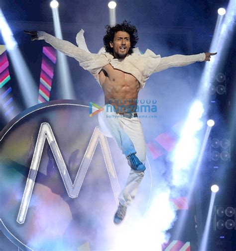 Tiger Shroff showcases his dance moves at the Michael Jackson tribute show⁠ | Tiger Shroff ...