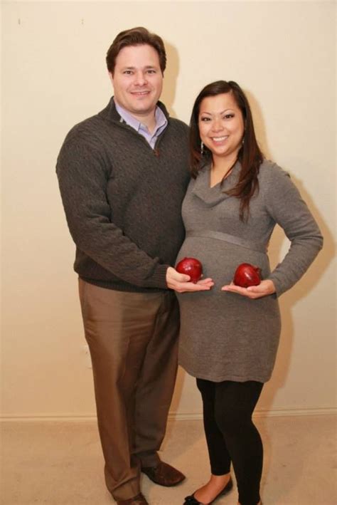 Belly Bump at 17 weeks pregnant with Twins. They are the size of onions | 17 weeks pregnant ...