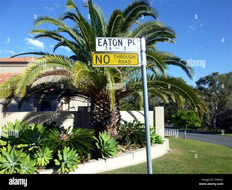 No through road sign hi-res stock photography and images - Alamy