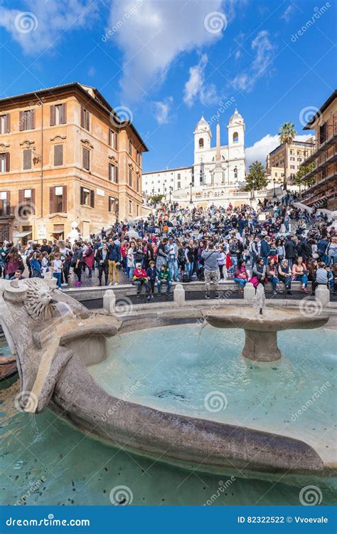 Fountain, Tourists on Spanish Steps and Church Editorial Photography ...