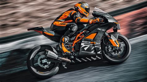 The 2023 KTM RC 8C Is a Track-Only Scalpel Made Even More Cutting Edge