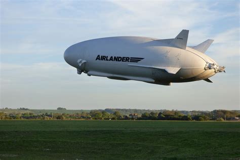 Airlander 10: World's largest aircraft gets back in the air