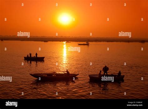 India, Uttar Pradesh, Varanasi, sunrise over the Ganges River Stock Photo - Alamy