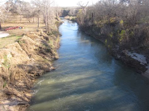 File:San Antonio River in Floresville, TX IMG 2644.JPG - Wikimedia Commons