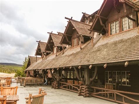 Two Nights in the Old Faithful Inn, Yellowstone - Luxe Beat Magazine