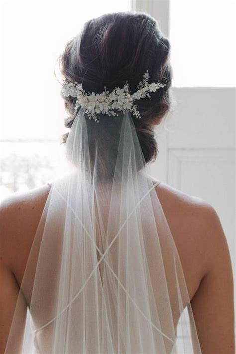 15 Classic Wedding Hairstyles that Work Well with Veils in 2022