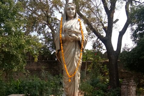 Ahilyabai Holkar Birth Anniversary: Remembering 'The Philosopher Queen' of Malwa