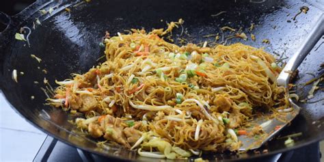 How to fry the best Singapore noodles (rice vermicelli recipe)