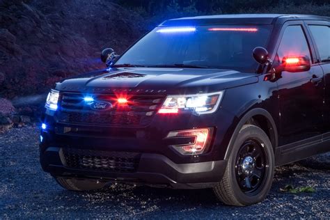 Ford Police Interceptor Gets Trick Rear Spoiler With Warning Lights [w ...